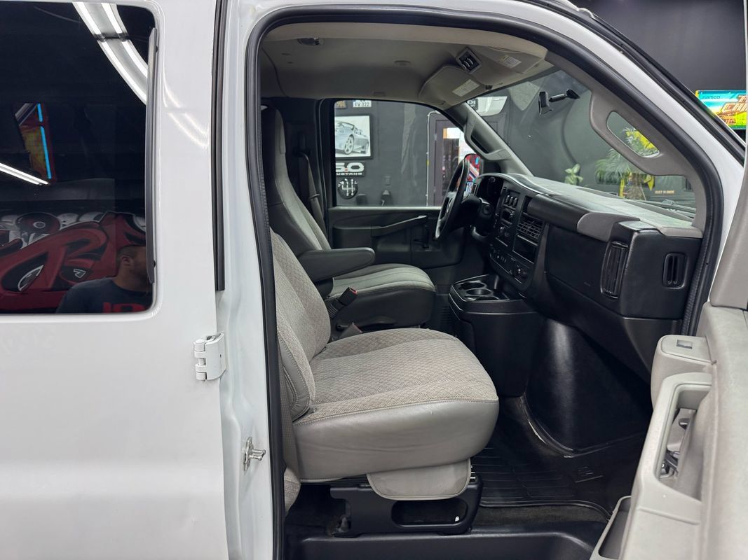 Used 2017 Chevrolet Express 3500 LT w/ LT Preferred Equipment Group RWD image 15