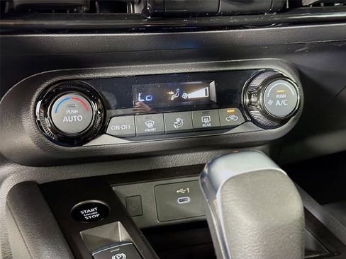 Used 2026 Nissan Kicks SV FWD image 17