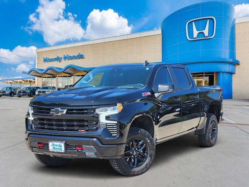 Used 2024 Chevrolet Silverado 1500 LT Trail Boss w/ Convenience Package II AWD/4WD image 1