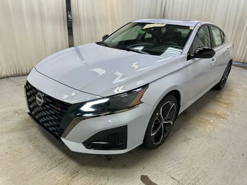 New 2025 Nissan Altima 2.5 SR w/ SR Premium Package image 10