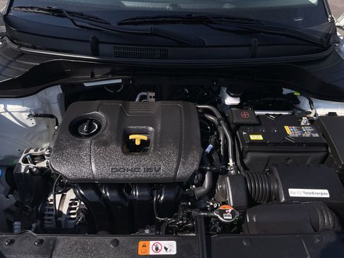 Used 2025 Kia Soul LX w/ LX Technology Package FWD image 15