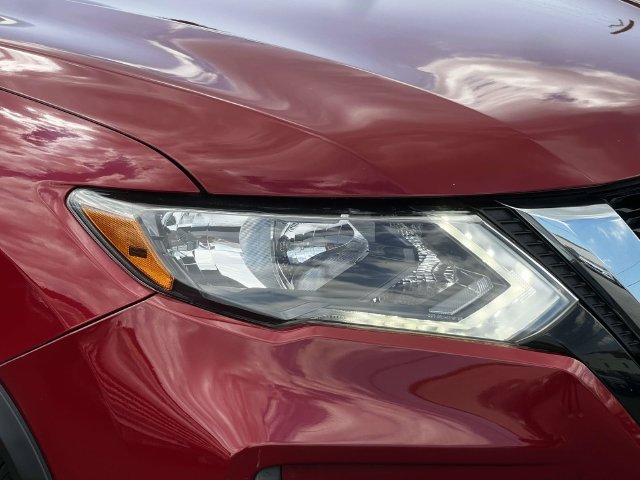 Used 2017 Nissan Rogue SV AWD/4WD image 8