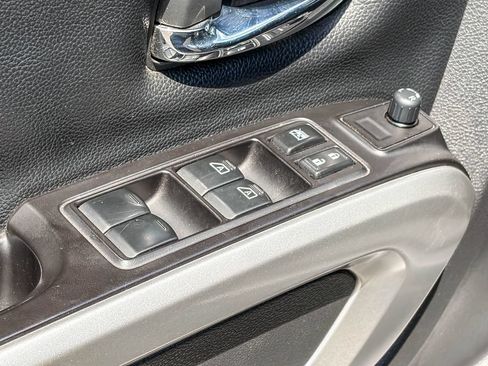 Used 2019 Nissan Titan PRO-4X w/ Pro-4x Convenience Package AWD/4WD image 48