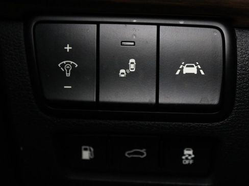 Used 2019 Kia Cadenza Technology image 25