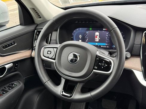 Used 2025 Volvo XC90 B5 Plus image 14