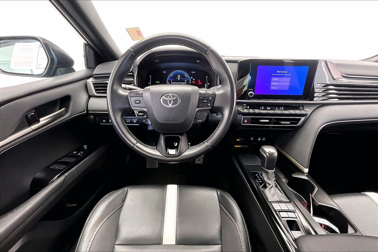 Used 2025 Toyota Camry SE FWD image 4