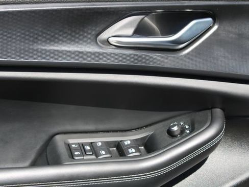 Used 2025 Jeep Grand Cherokee Altitude RWD image 13