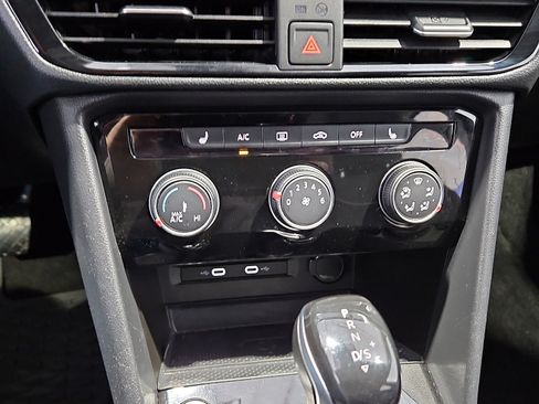 Certified 2023 Volkswagen Taos SE FWD image 15