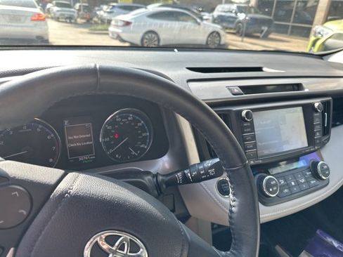 Used 2018 Toyota RAV4 Limited image 10