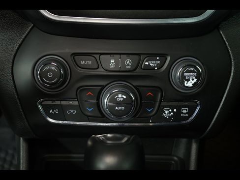 Used 2022 Jeep Cherokee Trailhawk w/ Premium Leather Package image 24