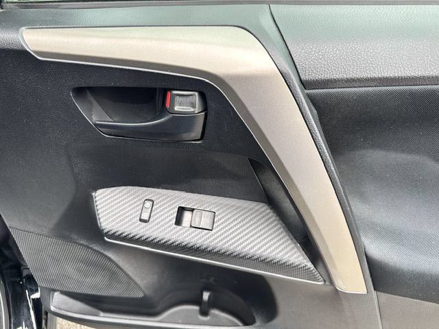 Used 2015 Toyota RAV4 LE AWD/4WD image 16