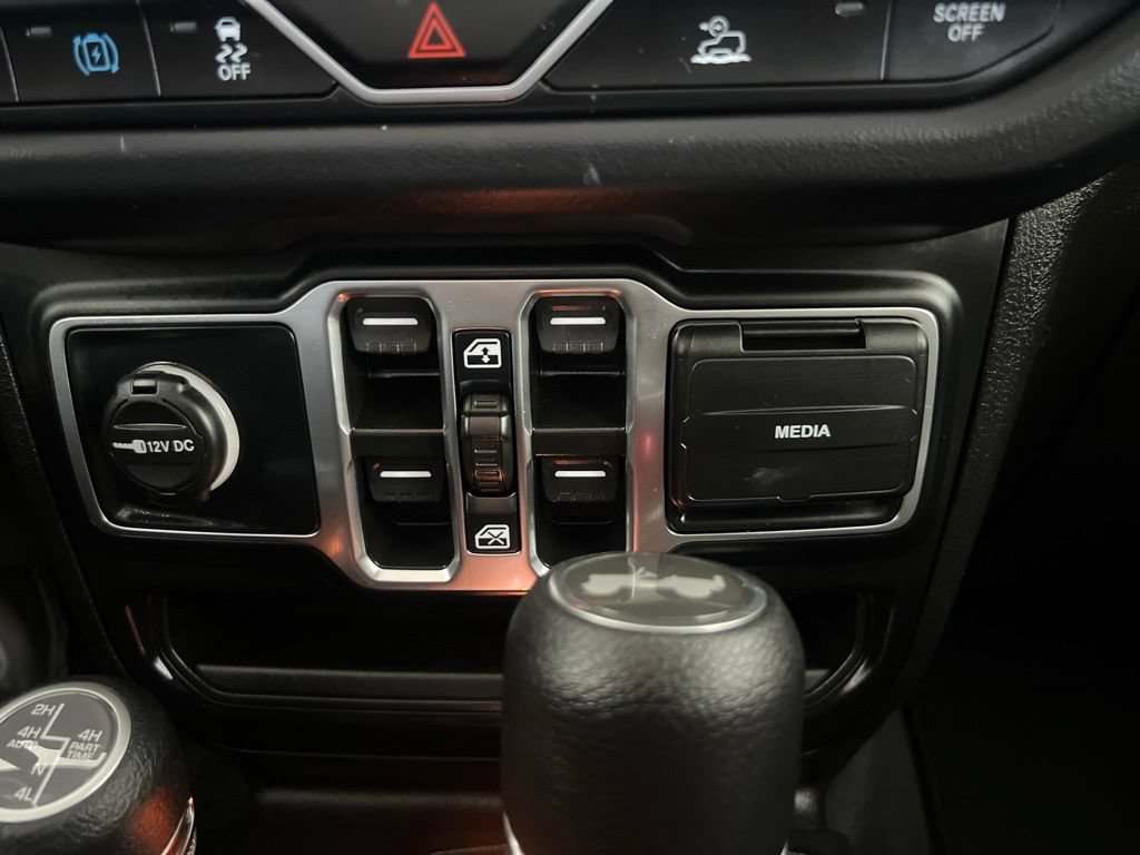 Used 2025 Jeep Wrangler Unlimited Sahara AWD/4WD image 50