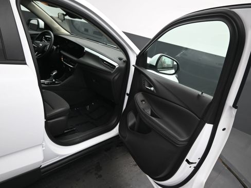 Used 2025 Buick Encore GX Preferred AWD/4WD image 12