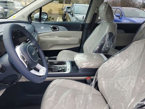 New 2026 Kia Carnival EX image 16