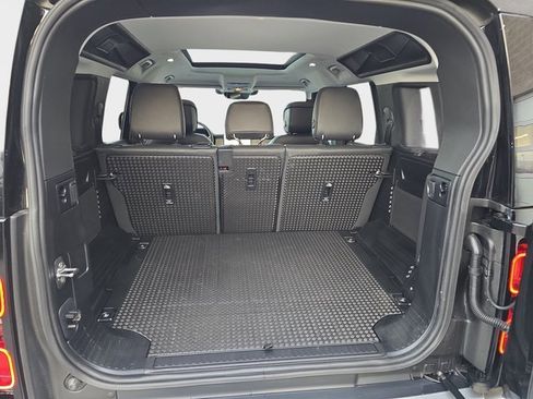 Used 2025 Land Rover Defender 110 S image 12