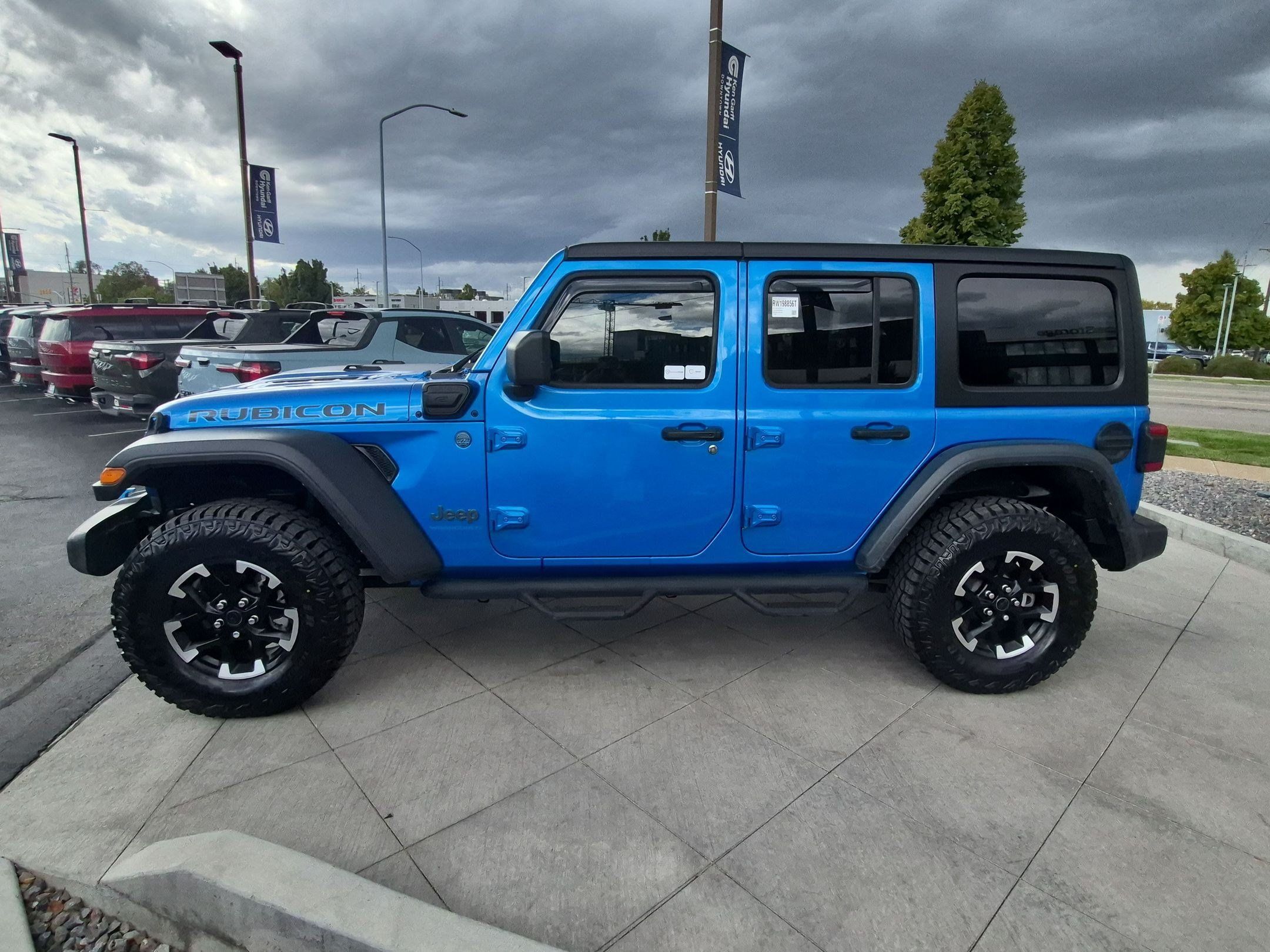 Used 2024 Jeep Wrangler Unlimited Rubicon 4xe w/ Convenience Group AWD/4WD image 9