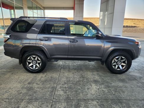 Used 2023 Toyota 4Runner TRD Off-Road Premium w/ Moonroof Package AWD/4WD image 10