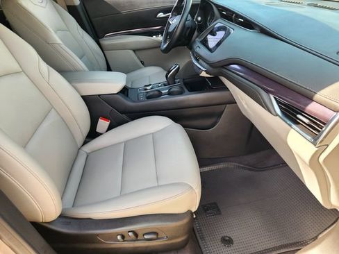 Used 2023 Cadillac XT4 Luxury FWD image 14