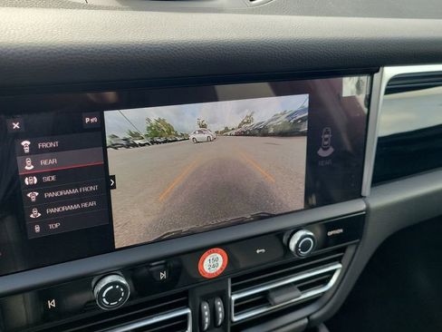 Used 2025 Porsche Macan AWD/4WD image 17