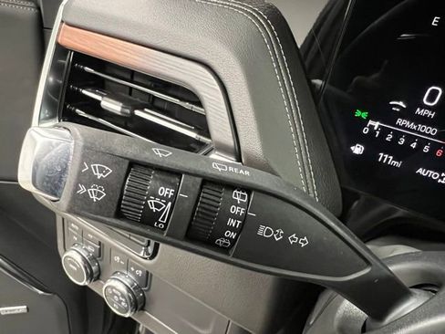 Used 2025 GMC Yukon XL Denali image 31