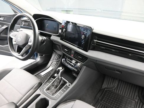 Used 2025 Volkswagen Jetta SE FWD image 20