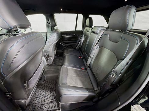 Used 2023 Jeep Grand Cherokee Trailhawk w/ Luxury Tech Group III AWD/4WD image 23