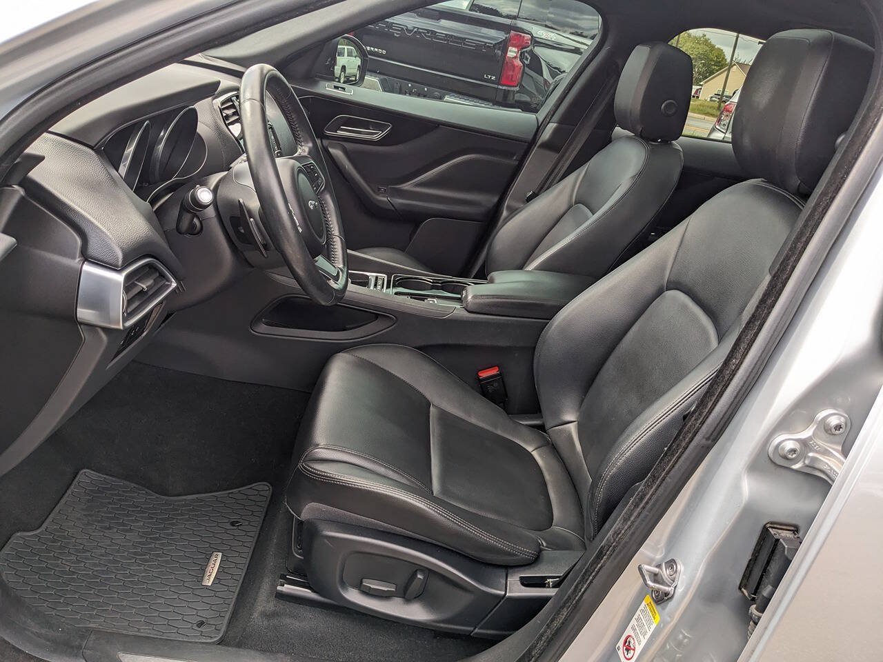 Used 2017 Jaguar F-PACE Premium AWD/4WD image 9