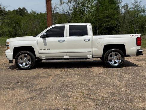 Used 2015 Chevrolet Silverado 1500 LTZ Z71 w/ LTZ Plus Package image 2