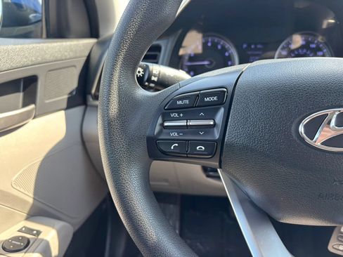 Used 2020 Hyundai Elantra SE FWD image 20