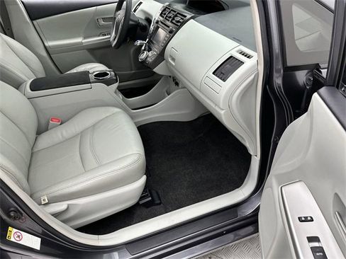 Used 2014 Toyota Prius V Three image 24