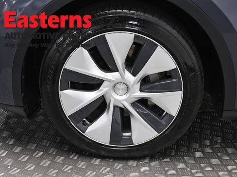 Used 2021 Tesla Model Y Long Range AWD/4WD image 25