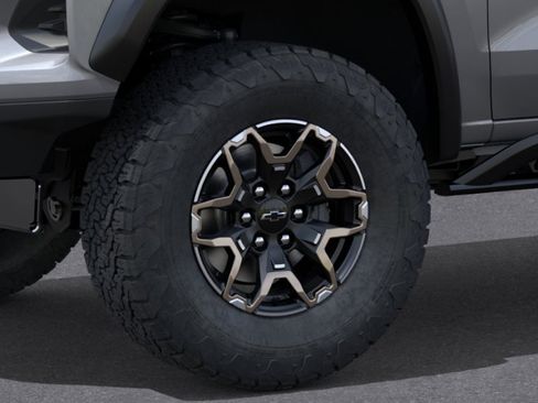 New 2026 Chevrolet Colorado ZR2 w/ Technology Package AWD/4WD image 9