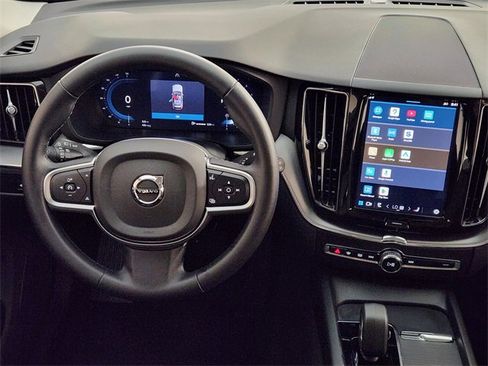 Used 2025 Volvo XC60 B5 Core image 27