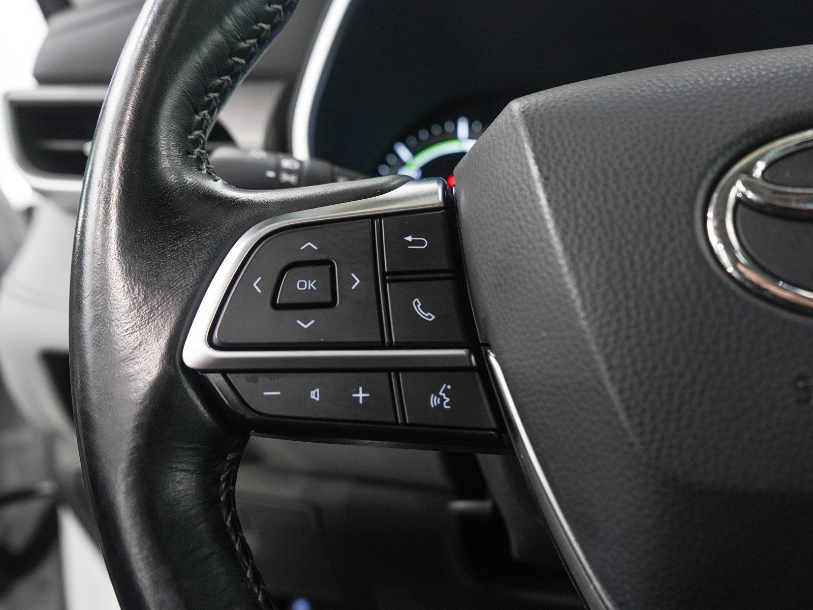 Used 2021 Toyota Highlander XLE AWD/4WD image 27