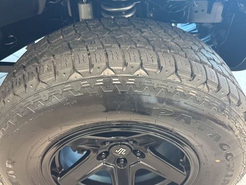 Used 2021 Jeep Gladiator Overland image 18