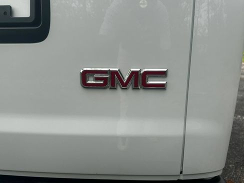 New 2026 GMC Savana 3500 w/ Driver Convenience Package RWD image 30