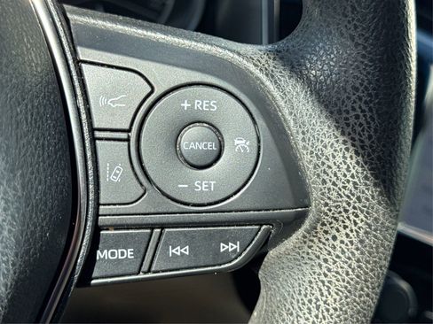 Used 2018 Toyota Camry LE image 33