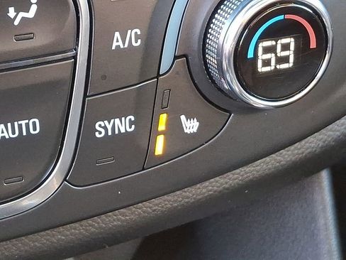 Used 2023 Chevrolet Traverse RS image 32