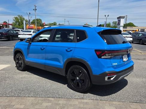 New 2026 Volkswagen Taos SE image 9
