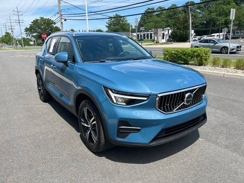 Used 2025 Volvo XC40 B5 Core AWD/4WD image 6