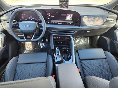 New 2025 Audi SQ5 Prestige image 23