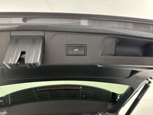 Used 2024 Volkswagen Atlas Peak Edition SE AWD/4WD image 36