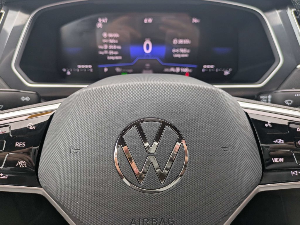 Certified 2024 Volkswagen Tiguan SE R-Line FWD image 33