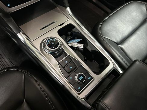 Used 2021 Ford Explorer XLT w/ Equipment Group 202A image 22