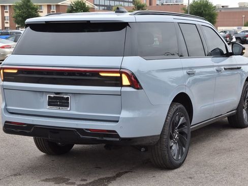 New 2026 Lincoln Navigator Reserve AWD/4WD image 7
