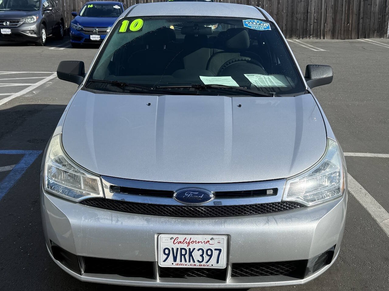 Used 2010 Ford Focus SE FWD image 2