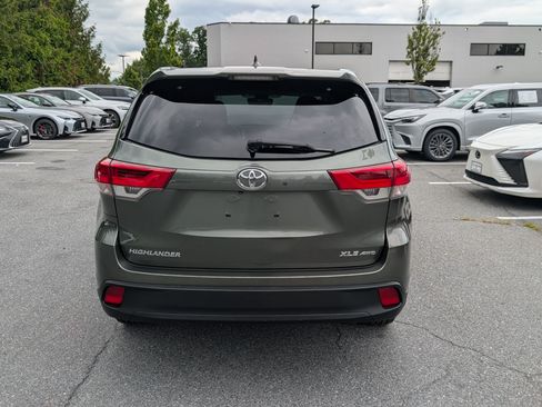 Used 2017 Toyota Highlander XLE AWD/4WD image 4