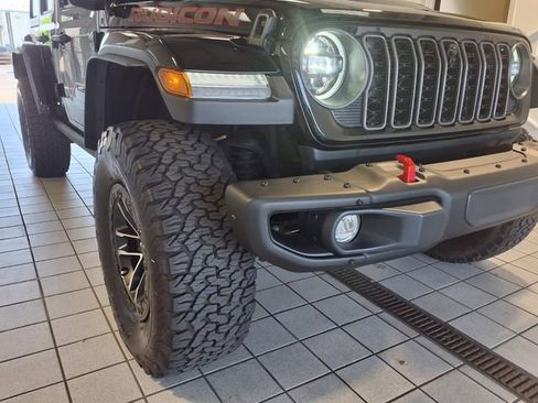 Used 2025 Jeep Wrangler Unlimited Rubicon AWD/4WD image 24
