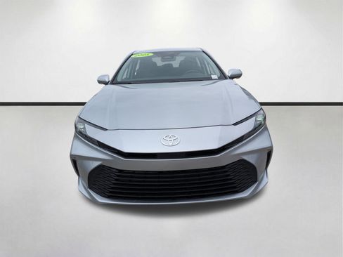 Used 2025 Toyota Camry LE w/ Convenience Package FWD image 9