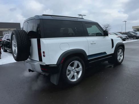 Used 2025 Land Rover Defender 90 S image 8
